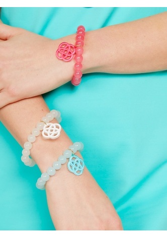 Glassbead Bracelet with <em>Resin</em> Quatrefoil Charm